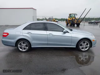 2013 Mercedes-Benz E-Class E 350 Luxury with VIN WDDHF8JB9DA663167, listed as a IAAI auction lot 41985122 with 131,025 mi miles. Bid and sale history available at carsss.com. Image 13.