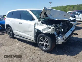 2017 Toyota Highlander LE z VIN 5TDZARFH6HS031526, wystawiony jako IAAI lot #42026587 z przebiegiem 128 473 mil mil oraz . Historia ofert i sprzedaży dostępna na DreamBid. Obrazek 1.