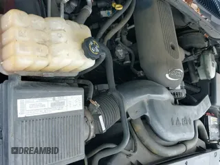 2003 Chevrolet Tahoe LS z VIN 1GNEC13Z53R308205, wystawiony jako IAAI lot #42366442 z przebiegiem 204 409 mil mil oraz . Historia ofert i sprzedaży dostępna na DreamBid. Obrazek 12.