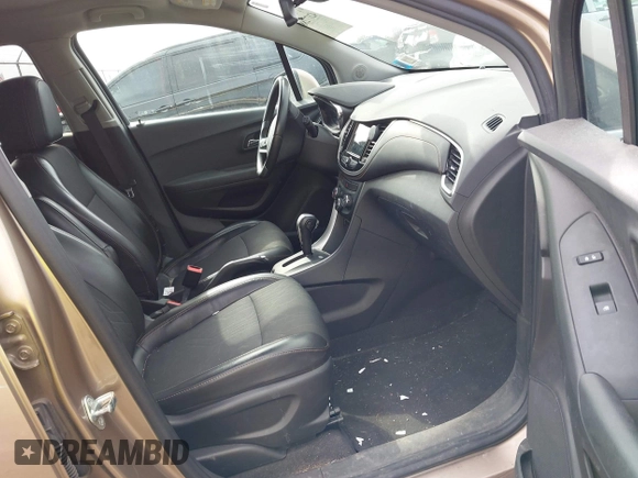 2018 Chevrolet Trax LT with VIN 3GNCJPSB5JL302011, listed as a IAAI auction lot 42177288 with 71,553 mi miles and . Bid and sale history available at carsss.com. Image 5.