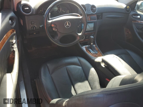 2005 Mercedes-Benz CLK 500 z VIN WDBTJ75J05F139522, wystawiony jako Copart lot #80596524 z przebiegiem 95 997 mil mil oraz Szkody całkowita. Historia ofert i sprzedaży dostępna na DreamBid. Obrazek 8.