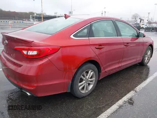 2016 Hyundai Sonata SE z VIN 5NPE24AF7GH391820, wystawiony jako IAAI lot #42015648 z przebiegiem 123 004 mil mil oraz . Historia ofert i sprzedaży dostępna na DreamBid. Obrazek 4.