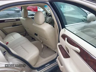 2006 Lincoln Town Car Signature z VIN 1LNHM81W66Y604098, wystawiony jako IAAI lot #42063391 z przebiegiem 93 541 mil mil oraz . Historia ofert i sprzedaży dostępna na DreamBid. Obrazek 8.