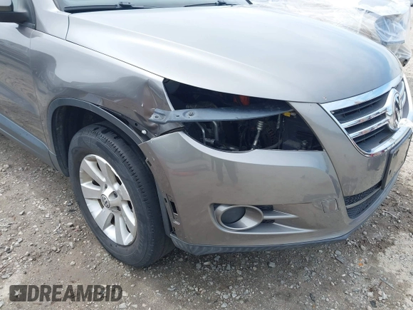 2010 Volkswagen Tiguan with VIN WVGCV7AX9AW515432, listed as a IAAI auction lot 42105962 with 91,405 mi miles and . Bid and sale history available at DreamBid. Image 6.