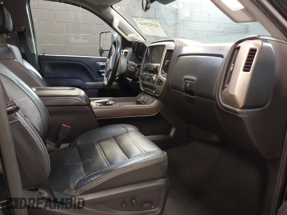 2019 GMC Sierra 2500HD Denali with VIN 1GT12SEY6KF105182, listed as a IAAI auction lot 41522040 with 47,124 mi miles. Bid and sale history available at carsss.com. Image 5.