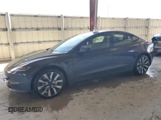 2025 Tesla Model 3 Long Range z VIN 5YJ3E1EA1SF875968, wystawiony jako Copart lot #52106295 z przebiegiem 5 673 mil mil oraz Szkoda całkowita • Salvage title. Historia ofert i sprzedaży dostępna na DreamBid. Obrazek 1.
