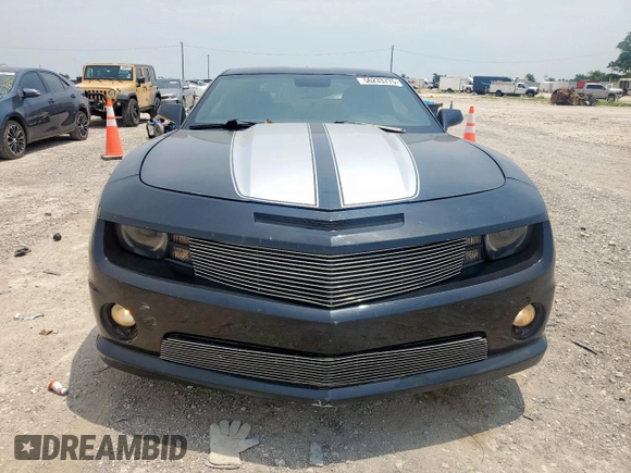 2010 Chevrolet Camaro 2SS z VIN 2G1FK1EJ9A9202184, wystawiony jako Copart lot #56233775 z przebiegiem 224 925 mil mil oraz Szkody całkowita. Historia ofert i sprzedaży dostępna na DreamBid. Obrazek 5.