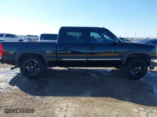2005 Chevrolet Silverado 1500 LS with VIN 2GCEK13T551184097, listed as a IAAI auction lot 41598653 with 218,461 mi miles. Bid and sale history available at carsss.com. Image 14.