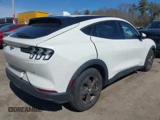 2022 Ford Mustang Mach-E Select z VIN 3FMTK1SS2NMA17717, wystawiony jako IAAI lot #41737529 z przebiegiem Nie podano mil oraz . Historia ofert i sprzedaży dostępna na DreamBid. Obrazek 4.