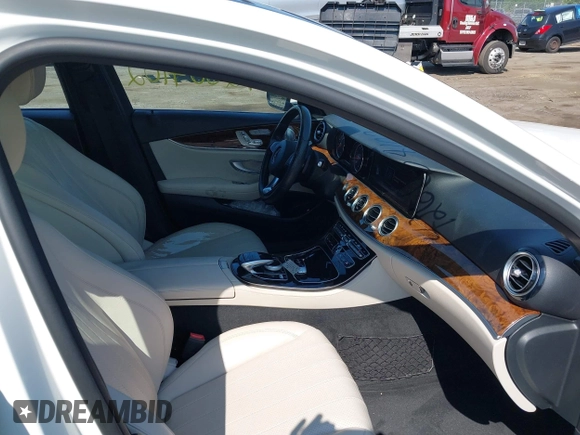 2017 Mercedes-Benz E 300 Luxury с VIN WDDZF4KB3HA058028, выставлен на аукционе IAAI как лот 42604102 с пробегом 70 078 миль миль и . История ставок и продаж доступна на DreamBid. Изображение 5.