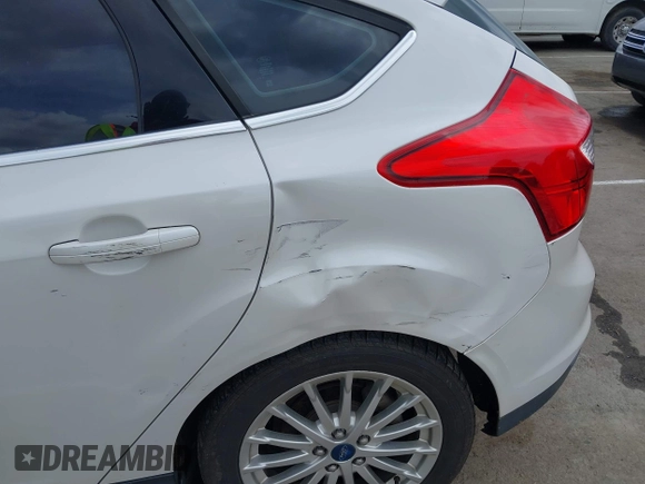 2013 Ford Focus Electric z VIN 1FADP3R46DL133781, wystawiony jako IAAI lot #42129143 z przebiegiem 114 041 mil mil oraz . Historia ofert i sprzedaży dostępna na DreamBid. Obrazek 6.