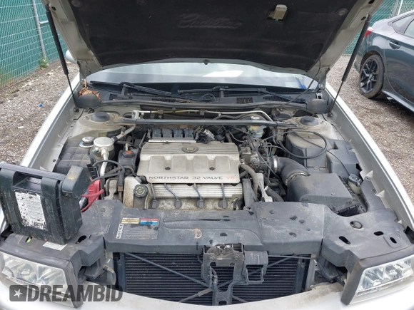 1998 Cadillac DeVille z VIN 1G6KD54Y7WU740871, wystawiony jako IAAI lot #42259686 z przebiegiem 124 542 mil mil oraz . Historia ofert i sprzedaży dostępna na DreamBid. Obrazek 10.