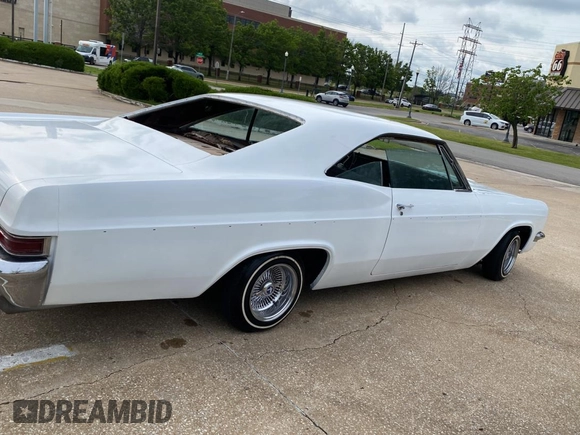 1966 Chevrolet Impala z VIN 164376R130769, wystawiony jako Copart lot #56249945 z przebiegiem 26 996 mil mil oraz Czysty tytuł • Clean title. Historia ofert i sprzedaży dostępna na DreamBid. Obrazek 4.