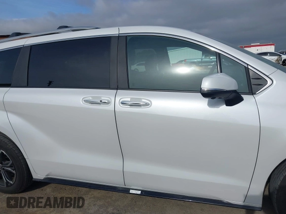 2025 Toyota Sienna Platinum z VIN 5TDESKFC0SS168394, wystawiony jako IAAI lot #42110535 z przebiegiem 7 905 mil mil oraz . Historia ofert i sprzedaży dostępna na DreamBid. Obrazek 14.