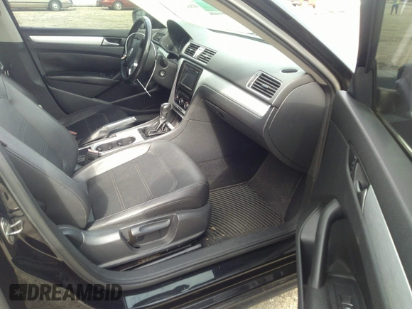 2013 Volkswagen Passat SE with VIN 1VWBH7A33DC126843, listed as a IAAI auction lot 41530732 with 170,910 mi miles and . Bid and sale history available at DreamBid. Image 5.