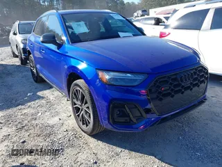 2023 Audi SQ5 Premium Plus z VIN WA1B4AFY0P2160338, wystawiony jako IAAI lot #41285631 z przebiegiem 15 796 mil mil oraz . Historia ofert i sprzedaży dostępna na DreamBid. Obrazek 1.