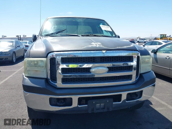 2006 Ford F-250 XL z VIN 1FTSX21516EC97026, wystawiony jako IAAI lot #41991940 z przebiegiem 169 841 mil mil oraz . Historia ofert i sprzedaży dostępna na DreamBid. Obrazek 12.