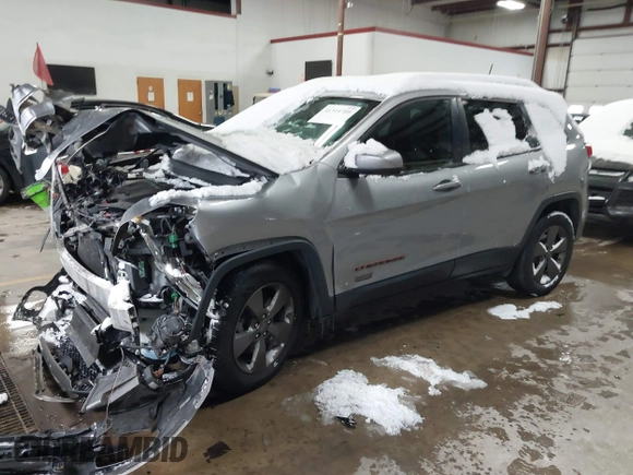 2016 Jeep Cherokee Latitude with VIN 1C4PJMCS6GW321256, listed as a IAAI auction lot 41314789 with 127,951 mi miles. Bid and sale history available at carsss.com. Image 2.