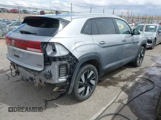 2024 Volkswagen Atlas SE с VIN 1V2HE2CA9RC235656, выставлен на аукционе IAAI как лот 42203072 с пробегом 31 500 миль миль и . История ставок и продаж доступна на DreamBid. Изображение 4.