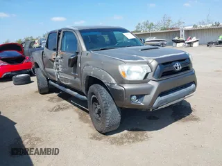 2015 Toyota Tacoma PreRunner z VIN 3TMJU4GN8FM185826, wystawiony jako IAAI lot #42181952 z przebiegiem 229 936 mil mil oraz . Historia ofert i sprzedaży dostępna na DreamBid. Obrazek 1.