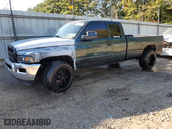 1999 Dodge Ram 2500 with VIN 1B7KC2368XJ548487, listed as a Copart auction lot 77256244 with 301,818 mi miles and Salvage Title. Bid and sale history available at carsss.com. Image 1.