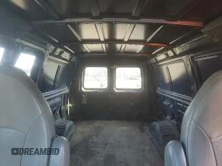 2006 Ford Econoline Cargo с VIN 1FTRE14W86HB02458, выставлен на аукционе Copart как лот 52862295 с пробегом 311 513 миль миль и Списание • Salvage title. История ставок и продаж доступна на DreamBid. Изображение 10.