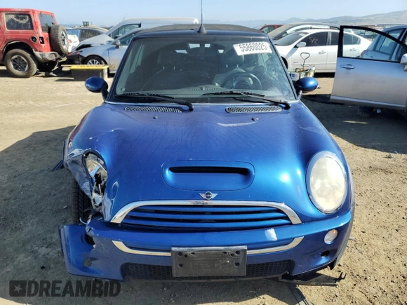 2005 MINI Convertible S z VIN WMWRH33565TK56154, wystawiony jako Copart lot #55860025 z przebiegiem 59 672 mil mil oraz Szkoda całkowita • Salvage title. Historia ofert i sprzedaży dostępna na DreamBid. Obrazek 5.