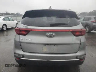 2020 Kia Sportage LX z VIN KNDPMCAC6L7650962, wystawiony jako Copart lot #42607465 z przebiegiem 56 021 mil mil oraz Szkoda całkowita • Salvage title. Historia ofert i sprzedaży dostępna na DreamBid. Obrazek 6.