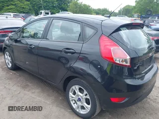 2014 Ford Fiesta SE z VIN 3FADP4EJ3EM205098, wystawiony jako IAAI lot #42371316 z przebiegiem 130 420 mil mil oraz . Historia ofert i sprzedaży dostępna na DreamBid. Obrazek 3.