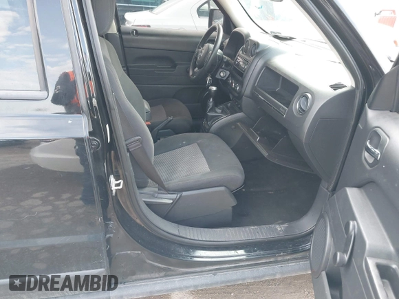 2014 Jeep Patriot Sport with VIN 1C4NJPBB9ED850994, listed as a IAAI auction lot 41888721 with 89,556 mi miles. Bid and sale history available at carsss.com. Image 5.