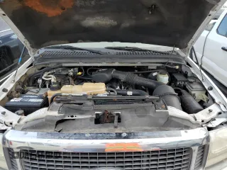 2001 Ford Excursion Limited z VIN 1FMNU42L31EA08652, wystawiony jako Copart lot #75287504 z przebiegiem 474 232 mil mil oraz Szkoda całkowita • Salvage title. Historia ofert i sprzedaży dostępna na DreamBid. Obrazek 11.
