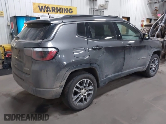 2018 Jeep Compass Altitude z VIN 3C4NJDBB9JT175313, wystawiony jako IAAI lot #41661102 z przebiegiem 101 996 mil mil oraz . Historia ofert i sprzedaży dostępna na DreamBid. Obrazek 4.