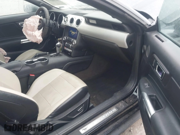 2017 Ford Mustang EcoBoost Premium z VIN 1FATP8UH3H5295820, wystawiony jako IAAI lot #42346977 z przebiegiem 176 665 mil mil oraz . Historia ofert i sprzedaży dostępna na DreamBid. Obrazek 5.
