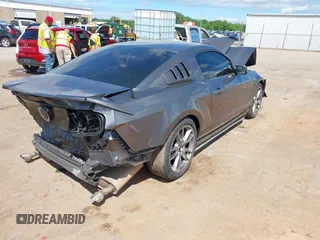 2013 Ford Mustang V6 с VIN 1ZVBP8AM7D5262785, выставлен на аукционе IAAI как лот 42198749 с пробегом 95 513 миль миль и . История ставок и продаж доступна на DreamBid. Изображение 4.