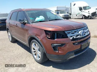 2018 Ford Explorer XLT z VIN 1FM5K7D83JGC84835, wystawiony jako IAAI lot #41954893 z przebiegiem 47 821 mil mil oraz . Historia ofert i sprzedaży dostępna na DreamBid. Obrazek 1.