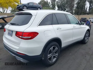 2019 Mercedes-Benz GLC 300 z VIN WDC0G4JB8KV182470, wystawiony jako IAAI lot #42429983 z przebiegiem 84 285 mil mil oraz . Historia ofert i sprzedaży dostępna na DreamBid. Obrazek 4.