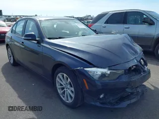 2016 BMW 3 Series 320i xDrive z VIN WBA8A3C50GK689560, wystawiony jako IAAI lot #41761594 z przebiegiem 86 453 mil mil oraz . Historia ofert i sprzedaży dostępna na DreamBid. Obrazek 1.