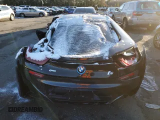 2015 BMW i8 z VIN WBY2Z2C57FV392308, wystawiony jako Copart lot #85937334 z przebiegiem Nie podano mil oraz Szkoda całkowita • Salvage title. Historia ofert i sprzedaży dostępna na DreamBid. Obrazek 6.