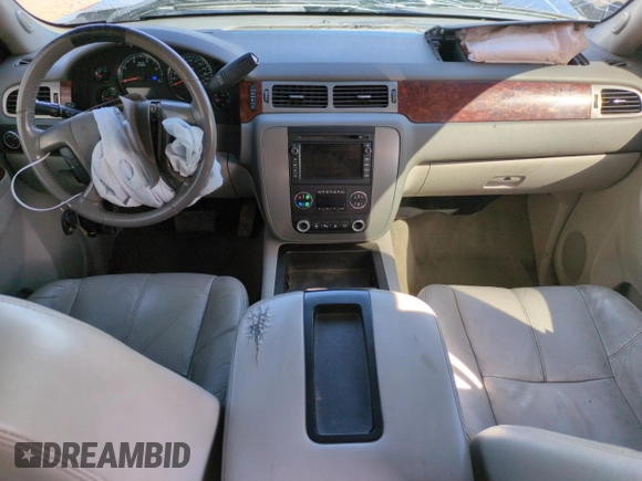 2011 GMC Sierra 2500HD SLT z VIN 1GT121E86BF126737, wystawiony jako Copart lot #48694115 z przebiegiem 223 128 mil mil oraz Szkoda całkowita • Salvage title. Historia ofert i sprzedaży dostępna na DreamBid. Obrazek 8.