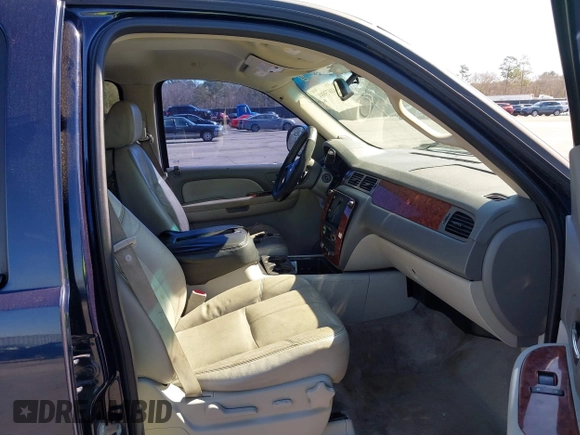 2008 Chevrolet Suburban LTZ with VIN 1GNFK163X8R111651, listed as a IAAI auction lot 41673888 with 239,876 mi miles. Bid and sale history available at carsss.com. Image 5.
