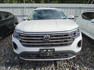 2025 Volkswagen Atlas SE with VIN 1V2HR2CA1SC555919, listed as a Copart auction lot 62876785 with 2,377 mi miles and Non repairable. Bid and sale history available at DreamBid. Image 5.