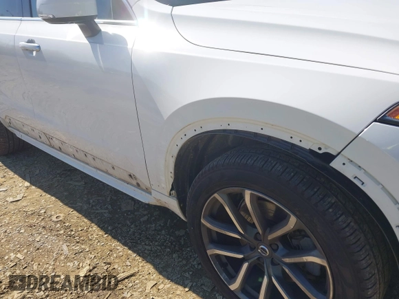 2017 Volvo XC90 Momentum with VIN YV4A22PK4H1171533, listed as a IAAI auction lot 41876321 with 136,906 mi miles. Bid and sale history available at carsss.com. Image 12.