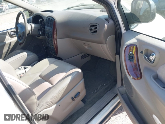 2003 Chrysler Town & Country Limited with VIN 2C8GP64L13R205501, listed as a IAAI auction lot 42131935 with 158,009 mi miles. Bid and sale history available at carsss.com. Image 5.