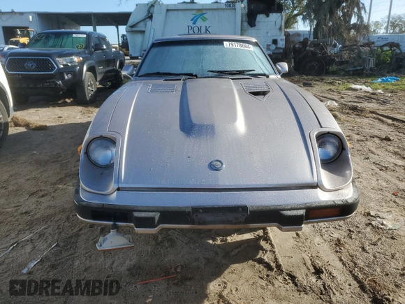 1983 Datsun 280ZX z VIN JN1HZ04S0DX560086, wystawiony jako Copart lot #79178604 z przebiegiem 183 309 mil mil oraz Szkody całkowita. Historia ofert i sprzedaży dostępna na DreamBid. Obrazek 5.