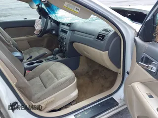 2010 Ford Fusion SE z VIN 3FAHP0HA4AR166105, wystawiony jako IAAI lot #42267814 z przebiegiem 322 392 mil mil oraz . Historia ofert i sprzedaży dostępna na DreamBid. Obrazek 5.