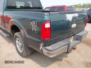 2011 Ford F-250 XL z VIN 1FT7X2BT5BEC44942, wystawiony jako IAAI lot #42383561 z przebiegiem 112 146 mil mil oraz . Historia ofert i sprzedaży dostępna na DreamBid. Obrazek 6.