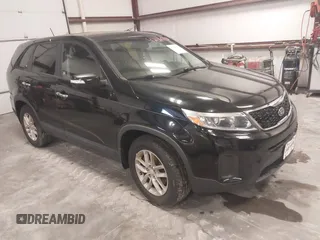 2014 Kia Sorento LX z VIN 5XYKT3A60EG479896, wystawiony jako IAAI lot #42360338 z przebiegiem 200 350 mil mil oraz . Historia ofert i sprzedaży dostępna na DreamBid. Obrazek 1.