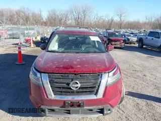 2024 Nissan Pathfinder Platinum z VIN 5N1DR3DJ1RC205331, wystawiony jako IAAI lot #41460658 z przebiegiem 22 980 mil mil oraz . Historia ofert i sprzedaży dostępna na DreamBid. Obrazek 12.