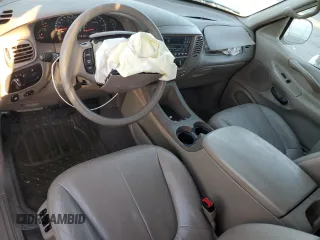 2000 Ford Expedition XLT with VIN 1FMRU1666YLA59489, listed as a Copart auction lot 42257505 with Not Provided miles and Salvage Title. Bid and sale history available at DreamBid. Image 8.