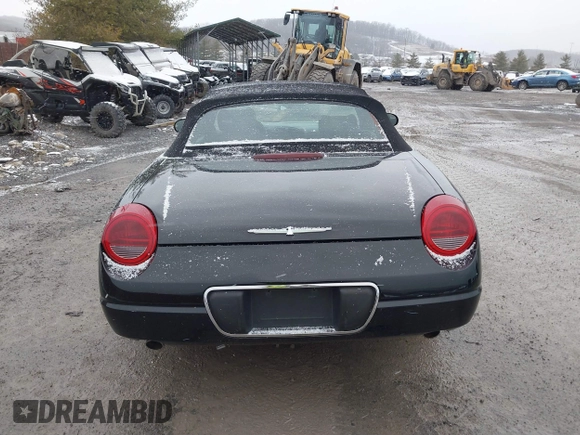 2003 Ford Thunderbird Deluxe z VIN 1FAHP60A53Y102920, wystawiony jako IAAI lot #41228106 z przebiegiem 90 854 mil mil oraz . Historia ofert i sprzedaży dostępna na DreamBid. Obrazek 17.